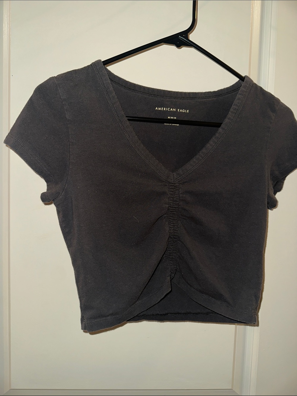 American Eagle Outfitters Black Ruched V‑Neck Crop Tee